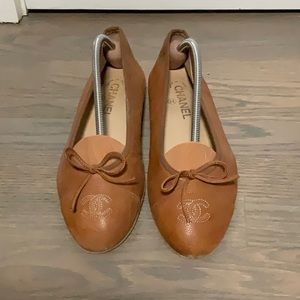 Chanel women’s brown leather bow tie ballet flats
